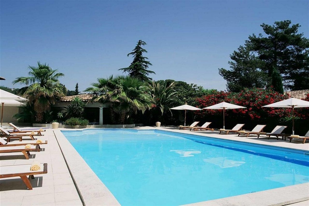 Hotel La Magnaneraie Villeneuve-les-Avignon Exterior photo